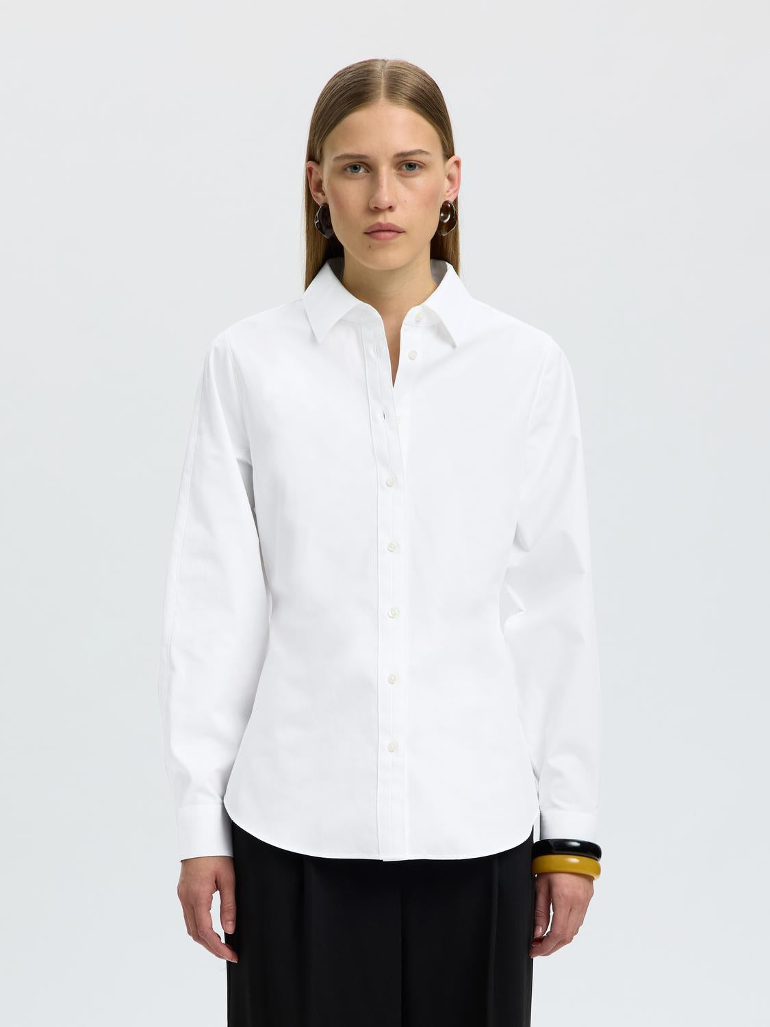 model_shot-front